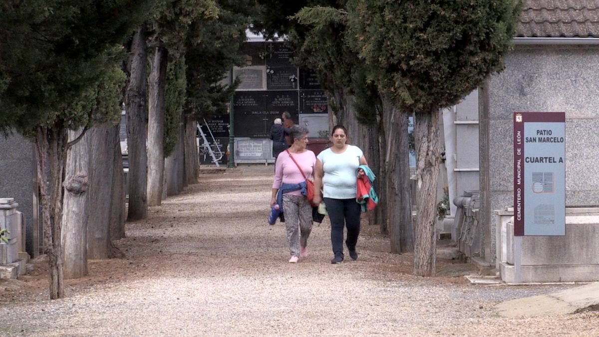 El camposanto se prepara para recibir a miles de personas con motivo de la Festividad de Todos los Santos y no deja de trabajar en el desarrollo de su programa de actuaciones