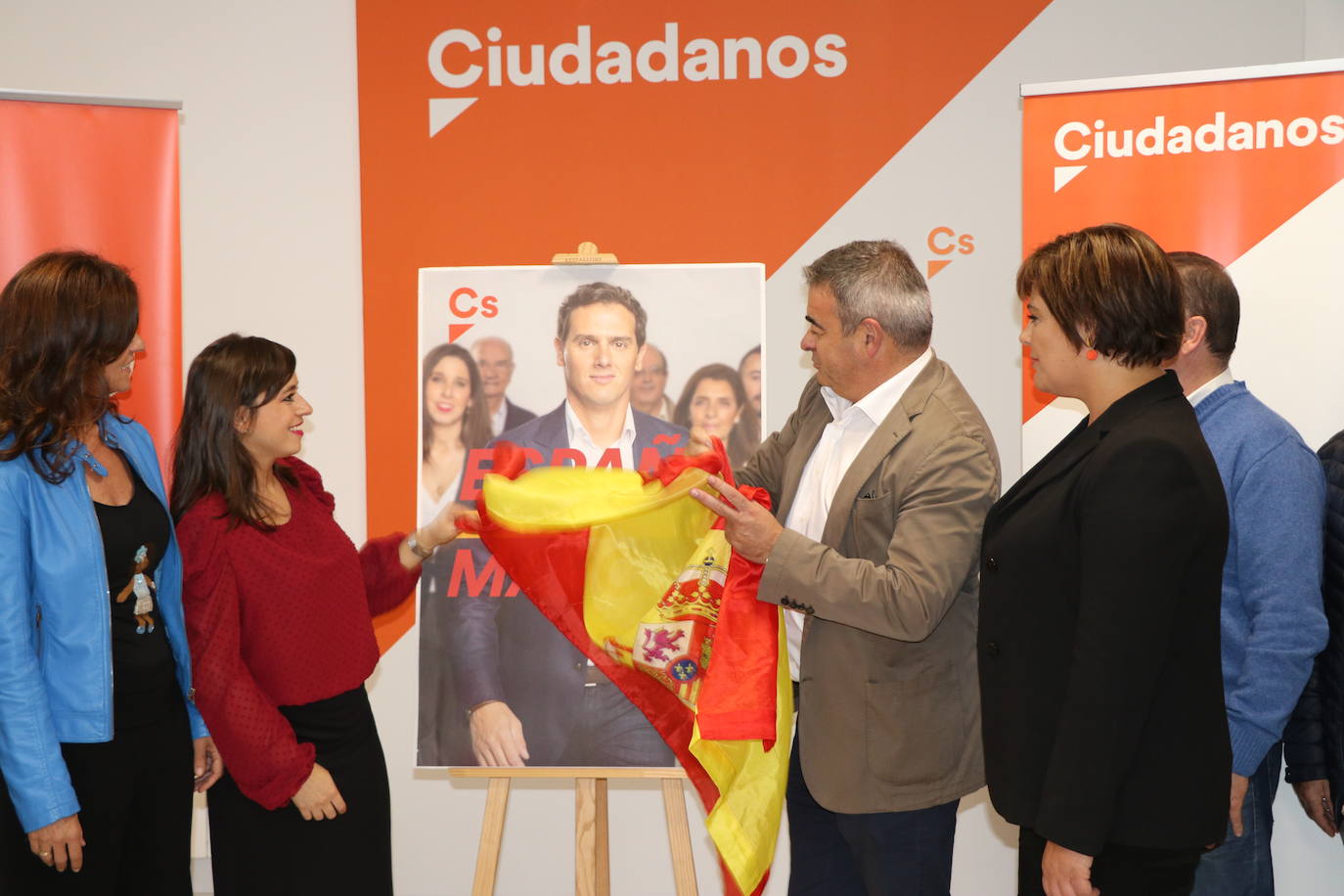 Fotos: Cs León inicia la lucha por mantener su escaño en el Congreso de los Diputados