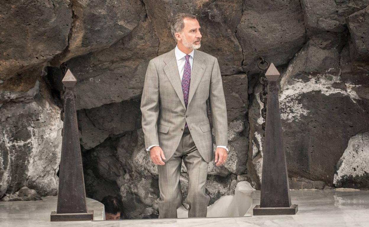 El rey Felipe VI en Lanzarote durante la inauguración de la principal exposición organizada por la Fundación César Manrique.