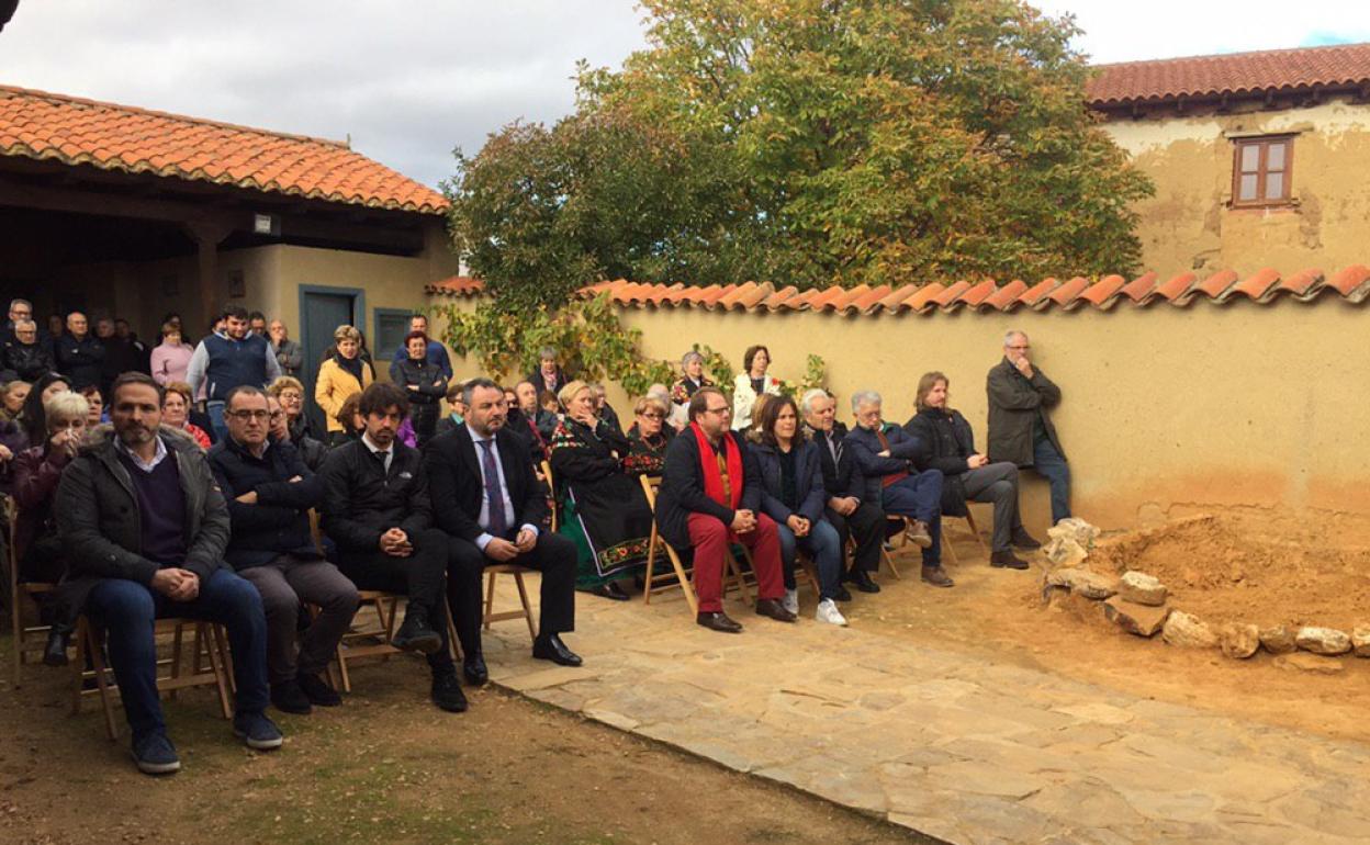 Pablo Fernández, a la derecha, durante el aniversario del Museo de Jiménez de Jamuz. 