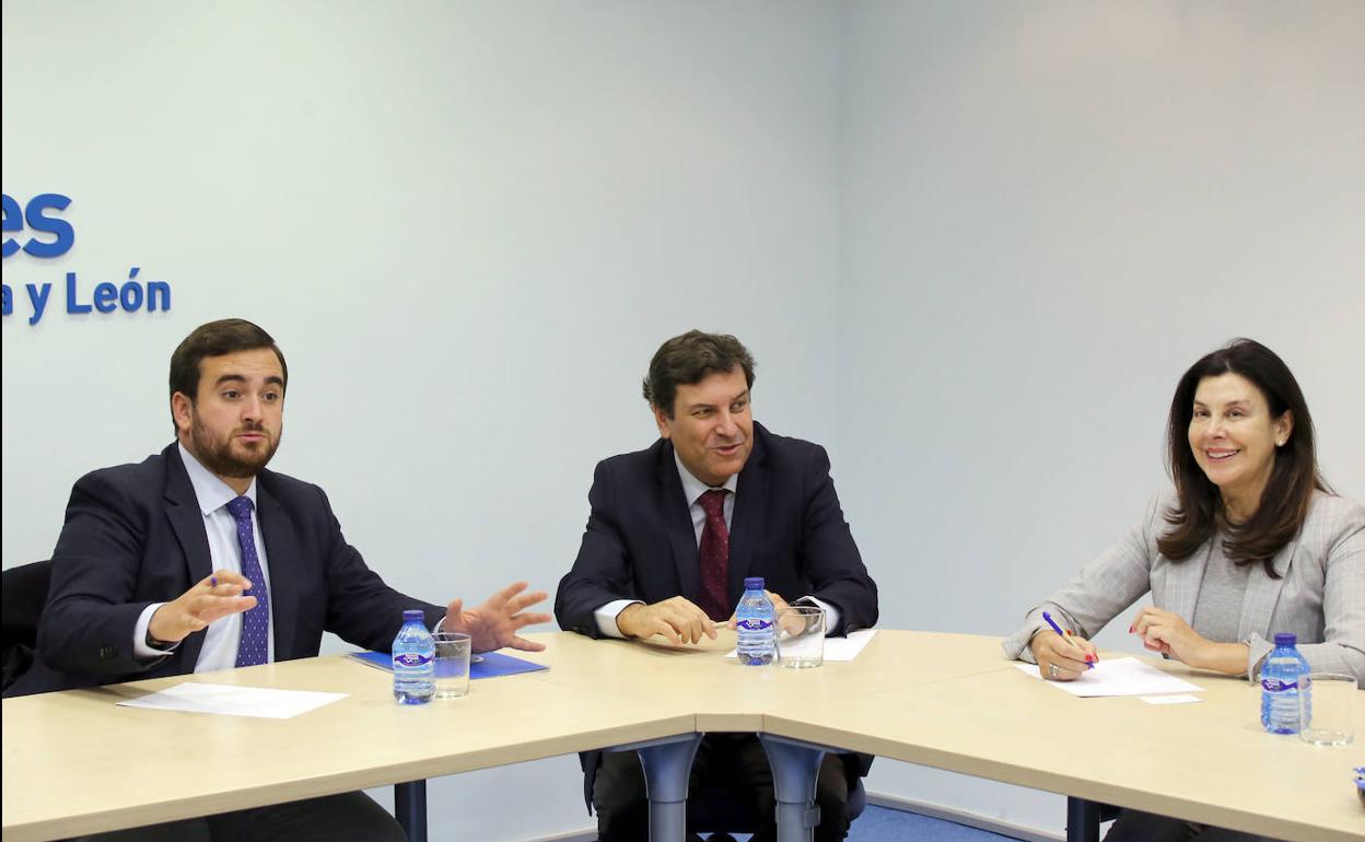 El consejero de Economía y Hacienda, Carlos Fernández Carriedo, participa junto a los candidatos del PP al Congreso y al Senado en un acto con los agentes económicos de Valladolid.