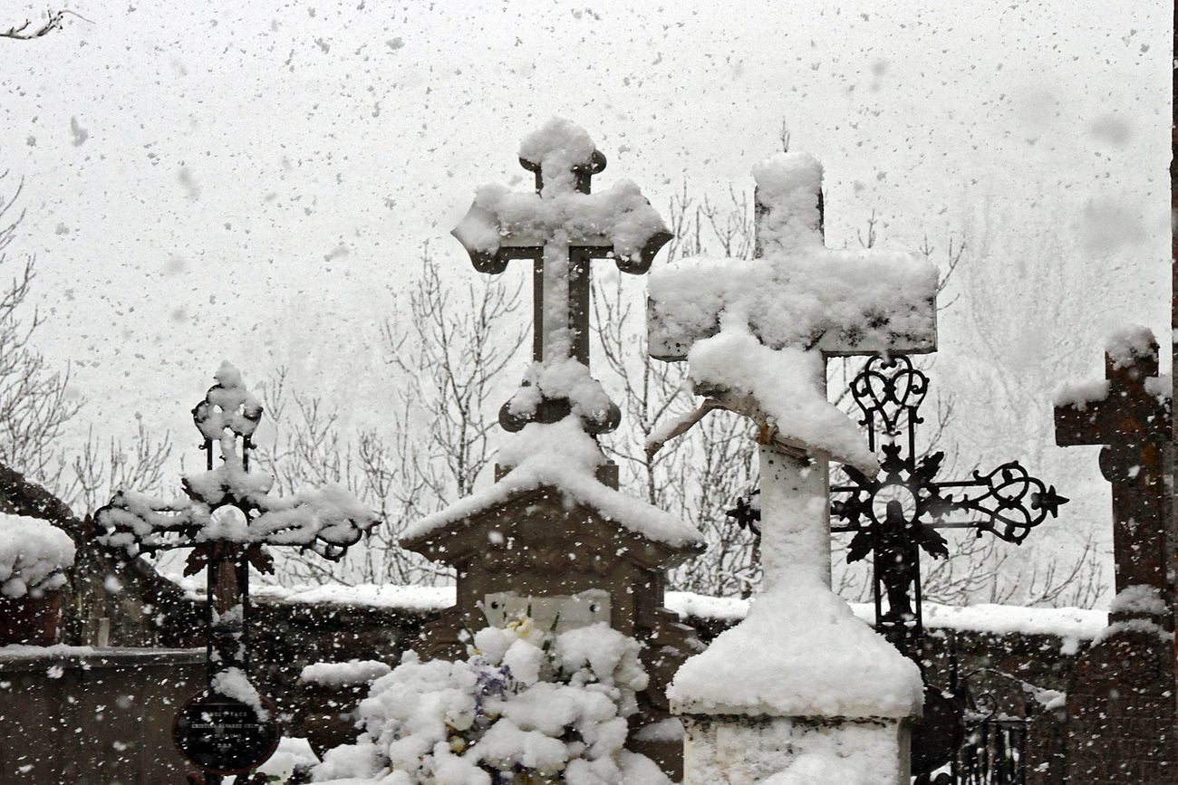 Las primeras nevadas cubren los valles de Babia y Laciana en León