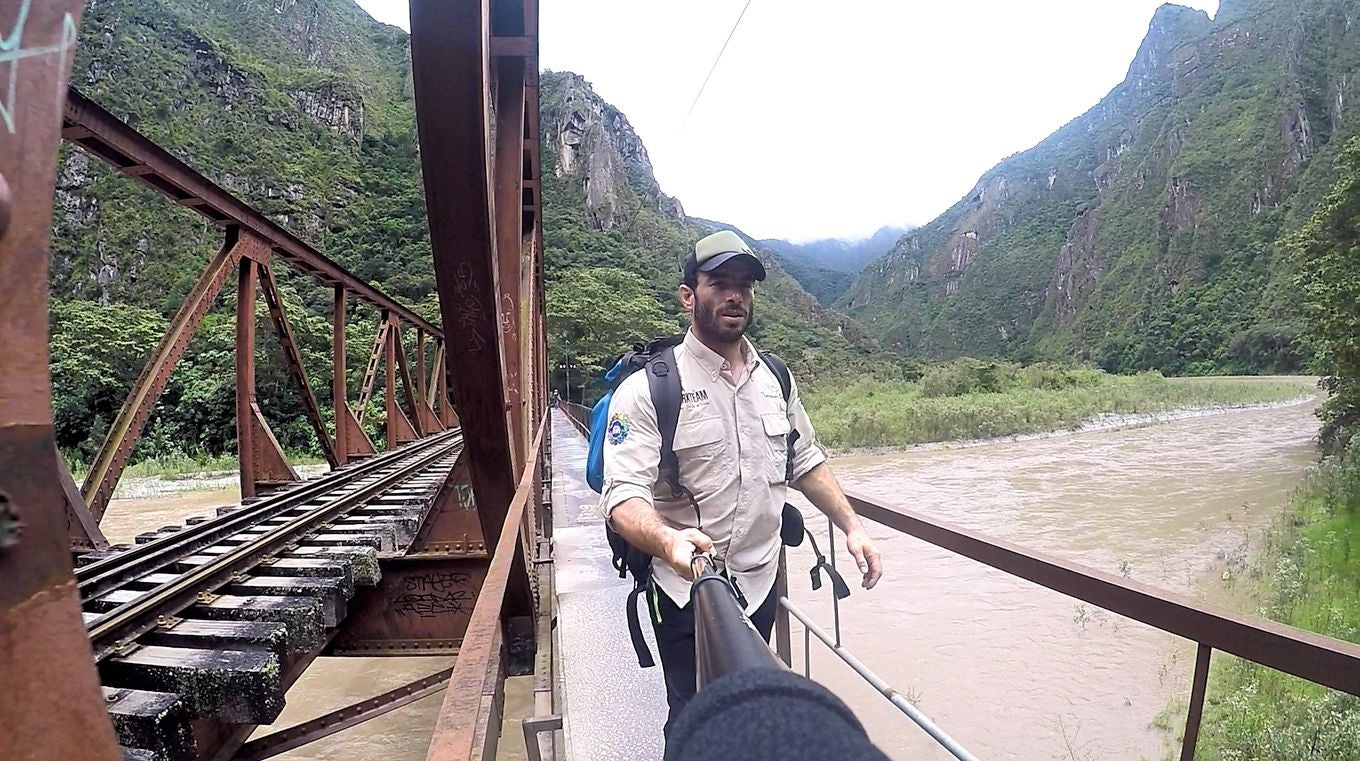 Exluchador de lucha leonesa, judoka, apasionado y viajero el leonés David Flecha edita 'América fotografiada', el libro que resume un intenso viaje de 25.000 kilómetros desde Ushuaia (Argentina) hasta Alaska. En el punto de partida el objetivo solo era «conseguir que mis amigos viajaran conmigo»