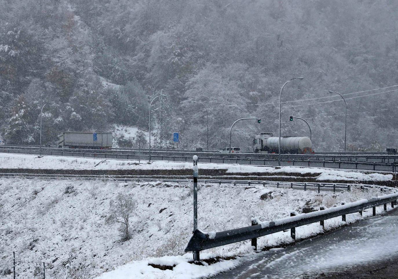 Tras el accidente mortal, la circulación en sentido Asturias, según informó, Aucalsa, quedaba restablecida en torno a las 8 horas, mientras que la calzada en sentido León quedaba totalmente expedita a las nueve menos cinco de la mañana