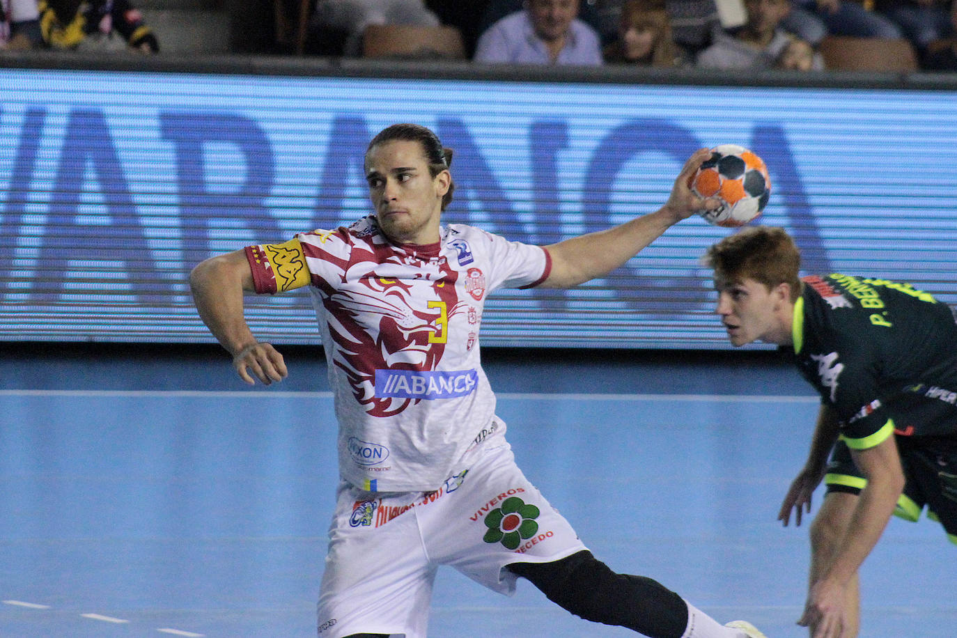 Los leoneses disputaron la novena jornada de la Liga Asobal en el Palacio de los Deportes ante el debutante equipo castellano.