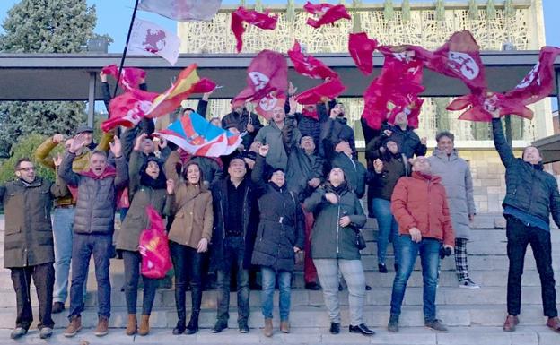 Los leonesistas, este viernes, en el fin de campaña en La Virgen del Camino.