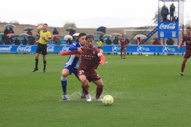 El encuentro de la jornada 12 está marcada por la lluvia y el estado del terreno de juego del campo de Ibaia