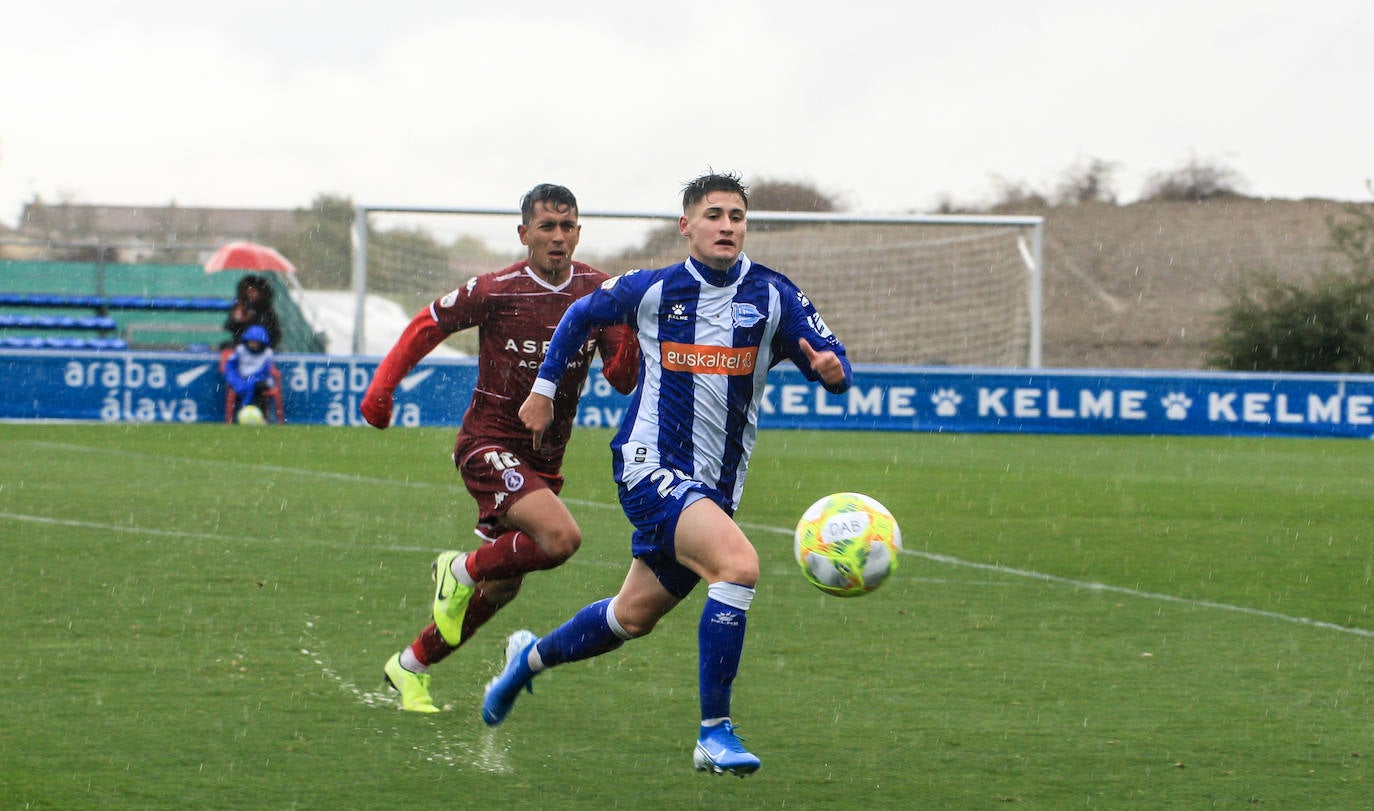 El encuentro de la jornada 12 está marcada por la lluvia y el estado del terreno de juego del campo de Ibaia