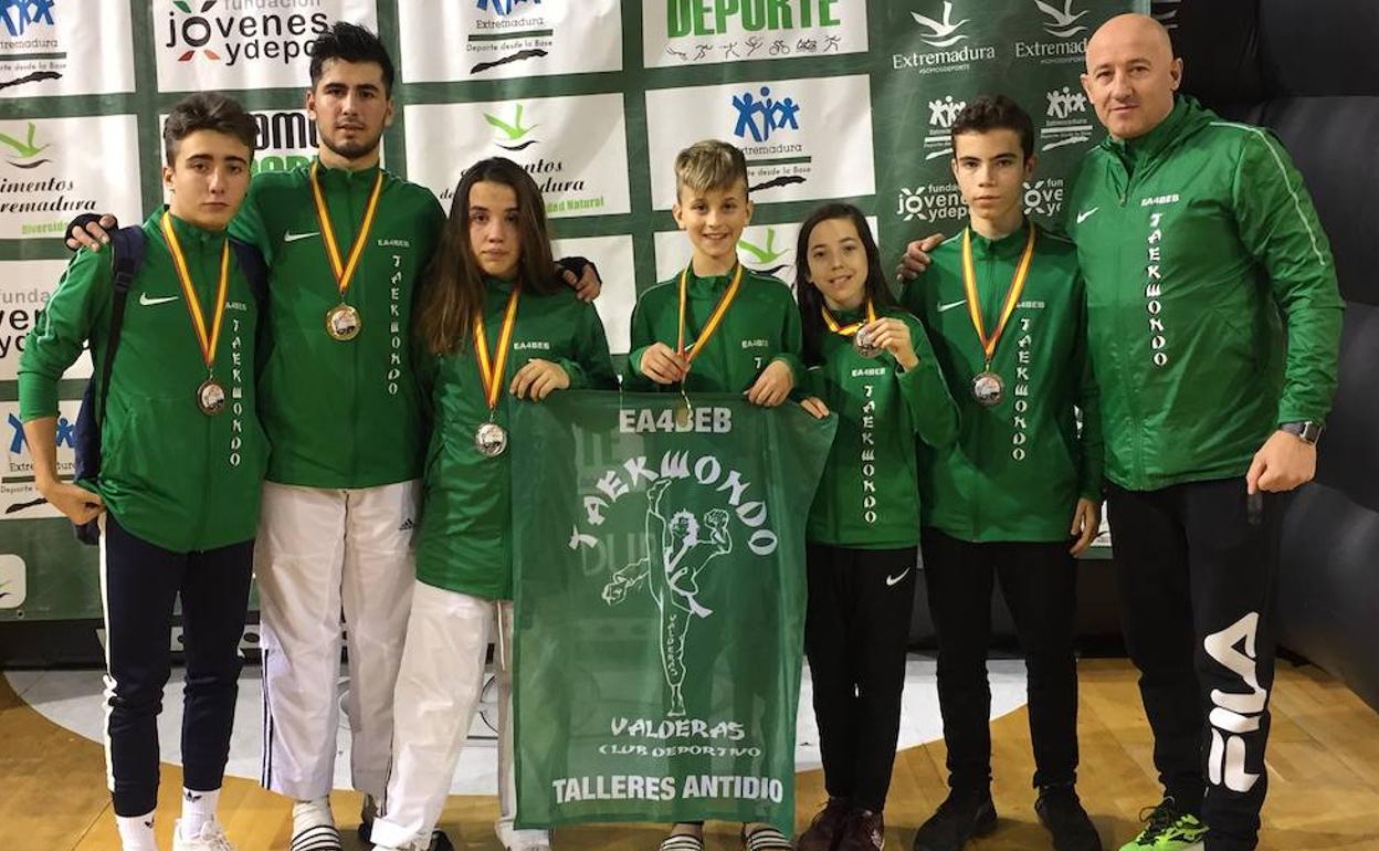 Seis medallas para el Taekwondo Valderas en Cáceres