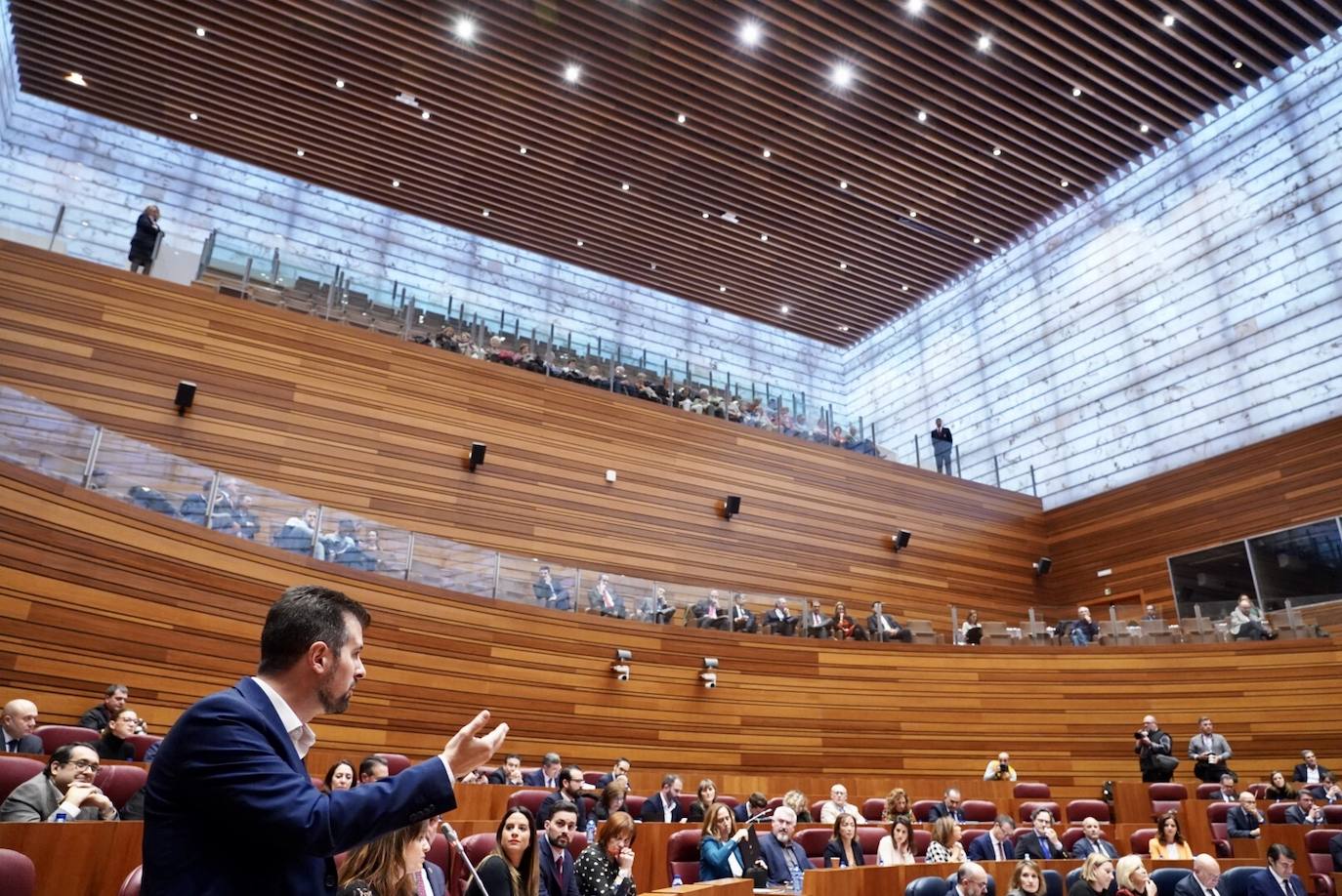 Fotos: Pleno de las Cortes de Castilla y León