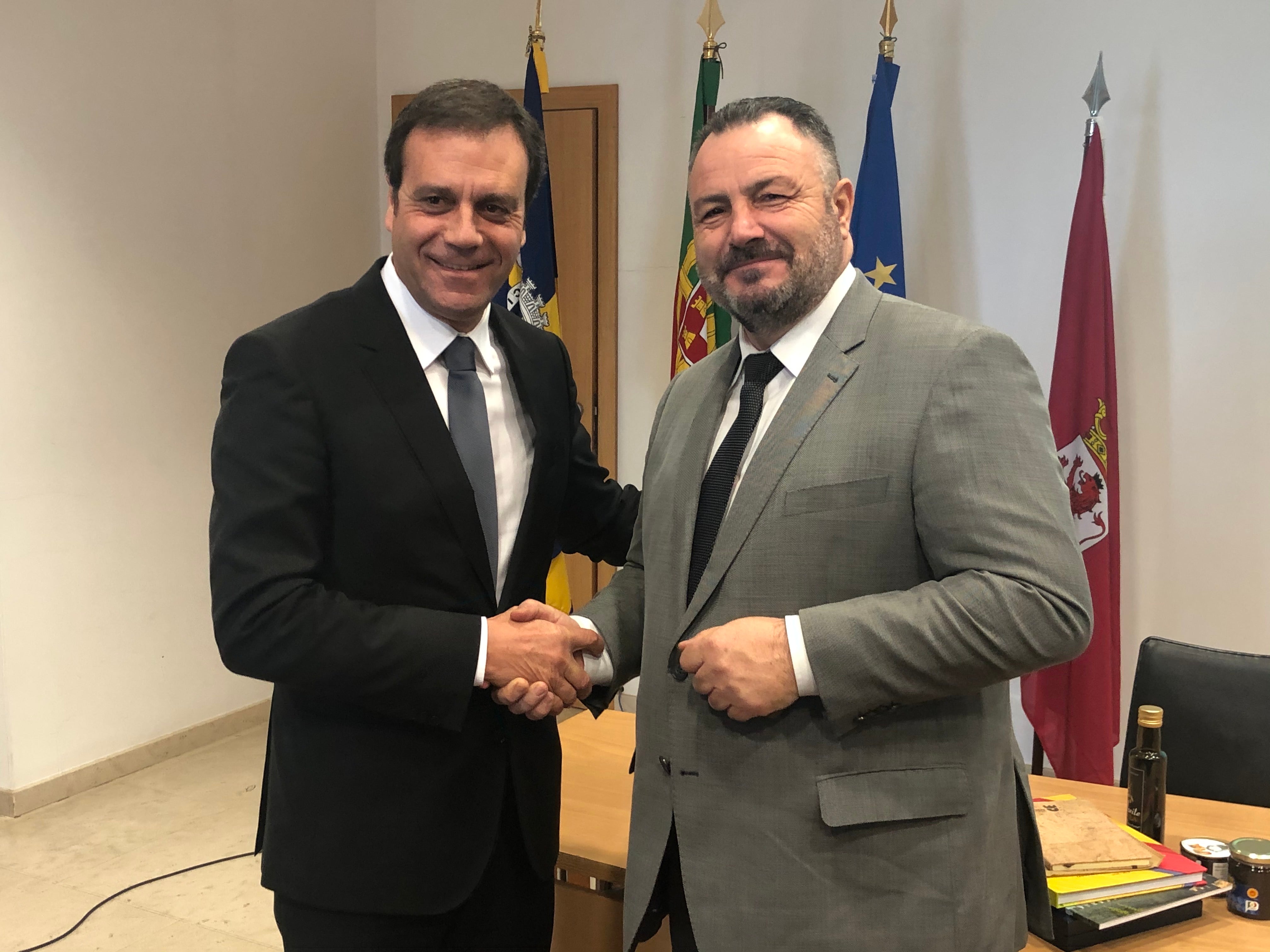 Los presidentes de la Cámara de Comercio de Bragança y el de la Diputación de León. 