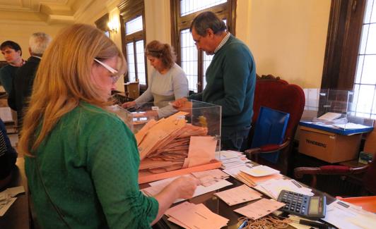 Recuento de votos en la Audiencia Provincial de León.