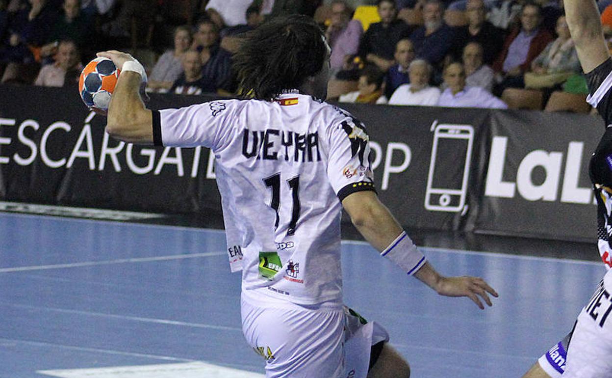 Vieyra, en un partido con el Abanca Ademar.