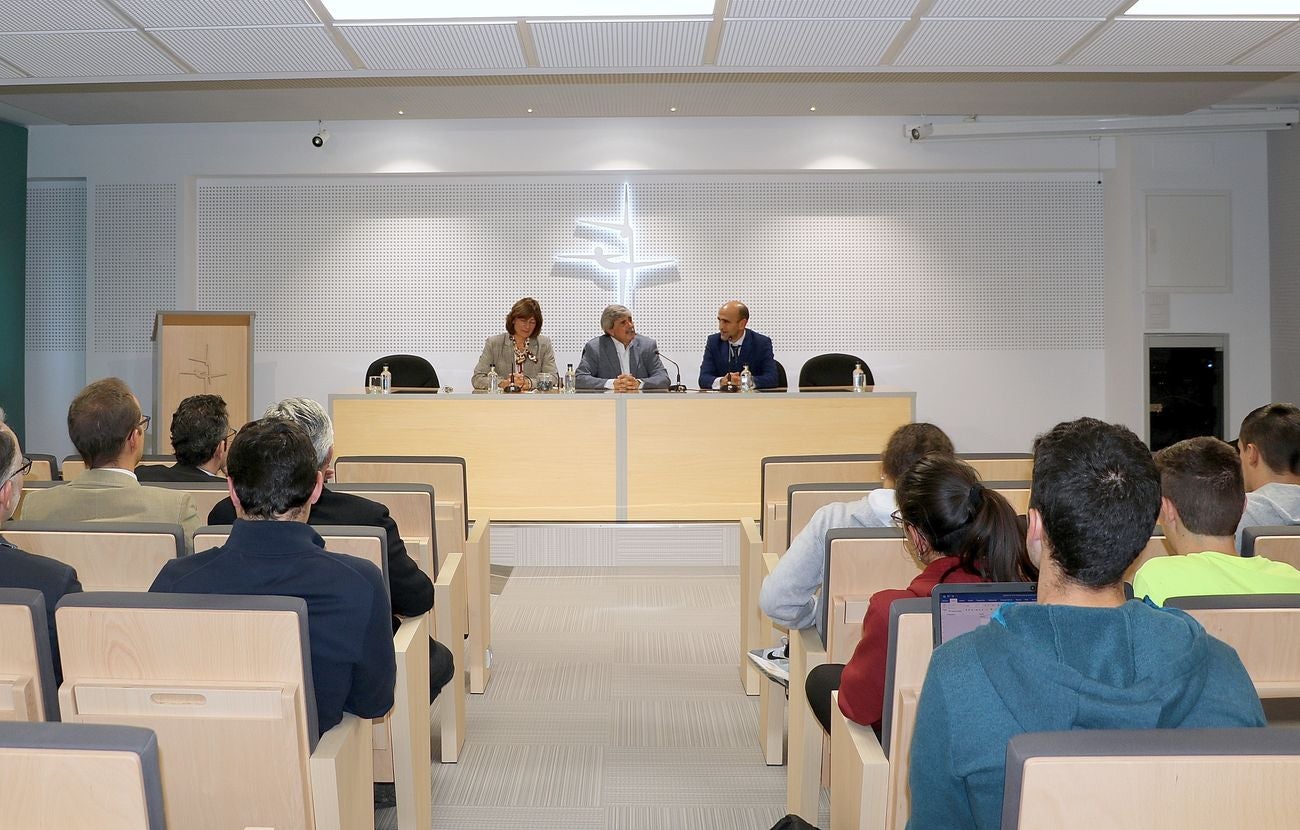 Un instante de la inauguración del nuevo salón.