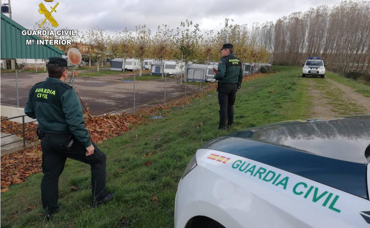 La Guardia Civil investiga y detiene a una persona por el robo en varias caravanas del camping de Carrizo
