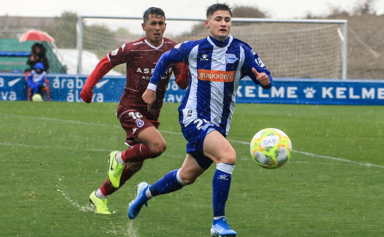 Roberto Fernández, en el partido ante el Alavés B.