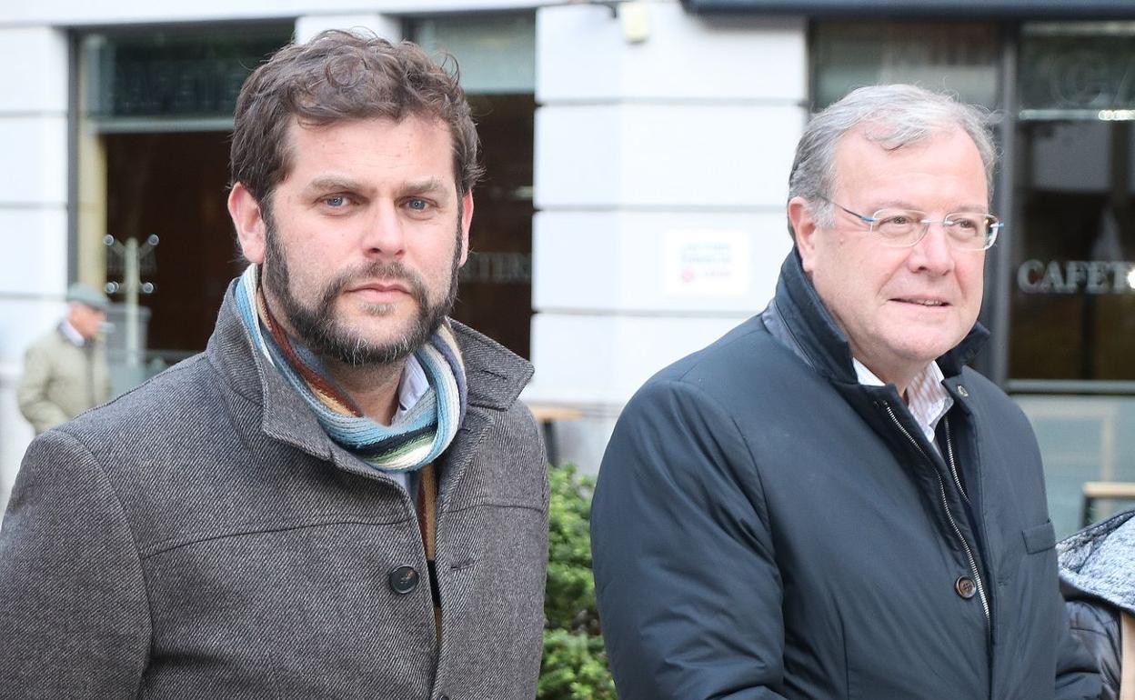 Javier Vélez y Antonio Silván, durante un reportaje en leonoticias