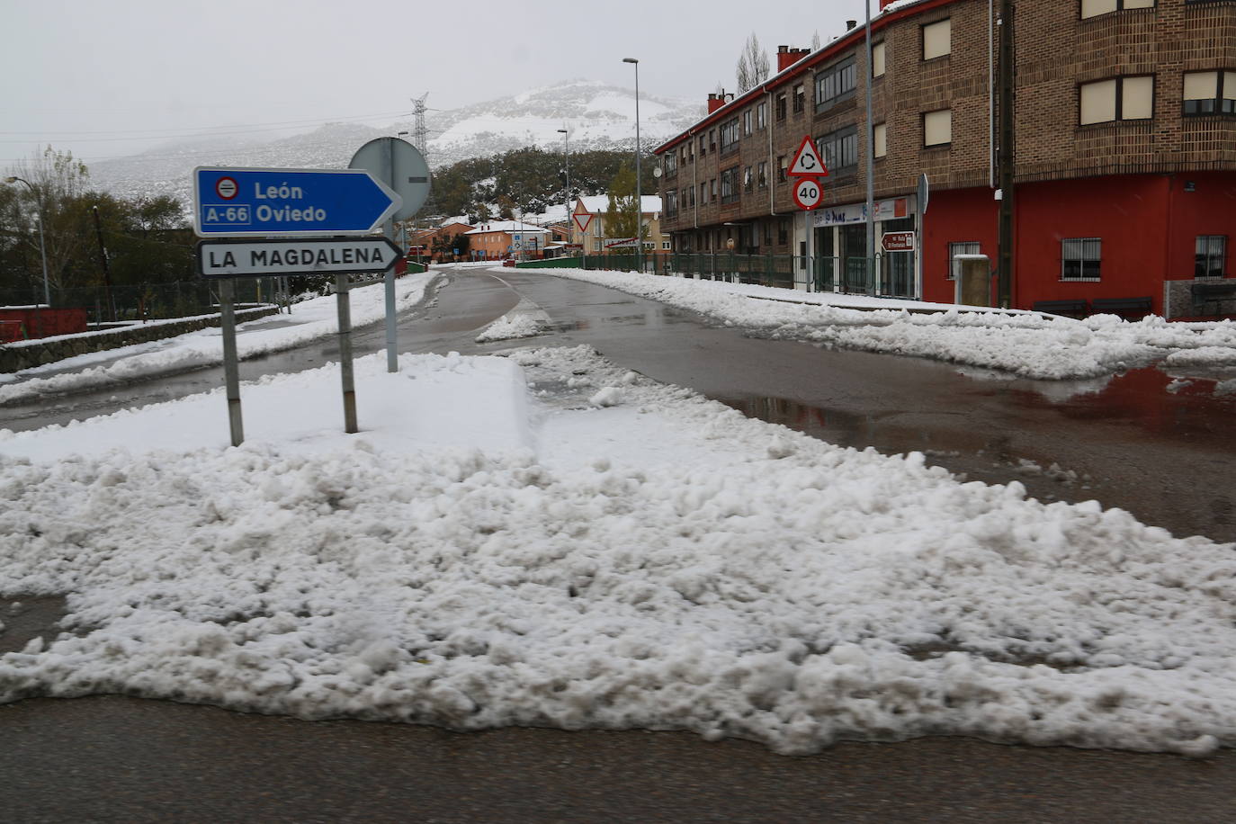 Fotos: León vuelve a convivir con la nieve