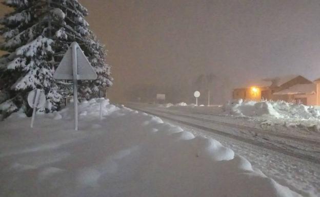 Siete carreteras siguen cortadas en la red secundaria de la provincia a causa del temporal de nieve