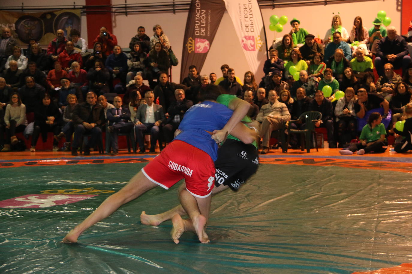 Fotos: La Montaña y La Ribera se miden Boñar