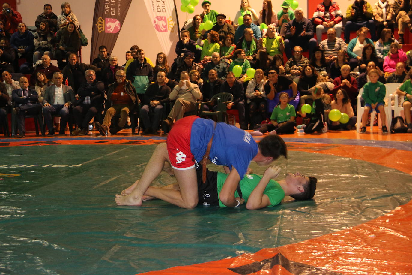 Fotos: La Montaña y La Ribera se miden Boñar