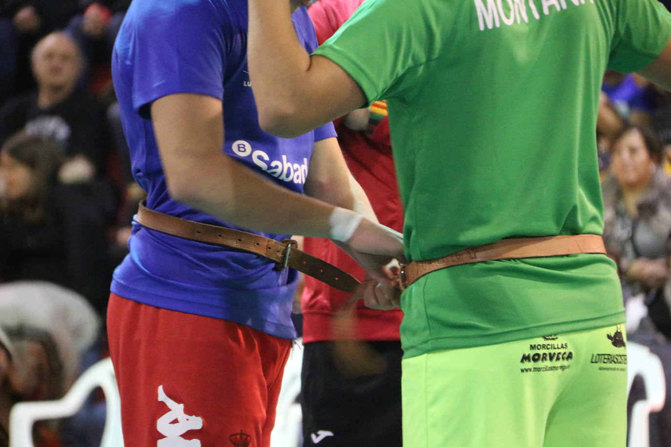 Fotos: La Montaña y La Ribera se miden Boñar