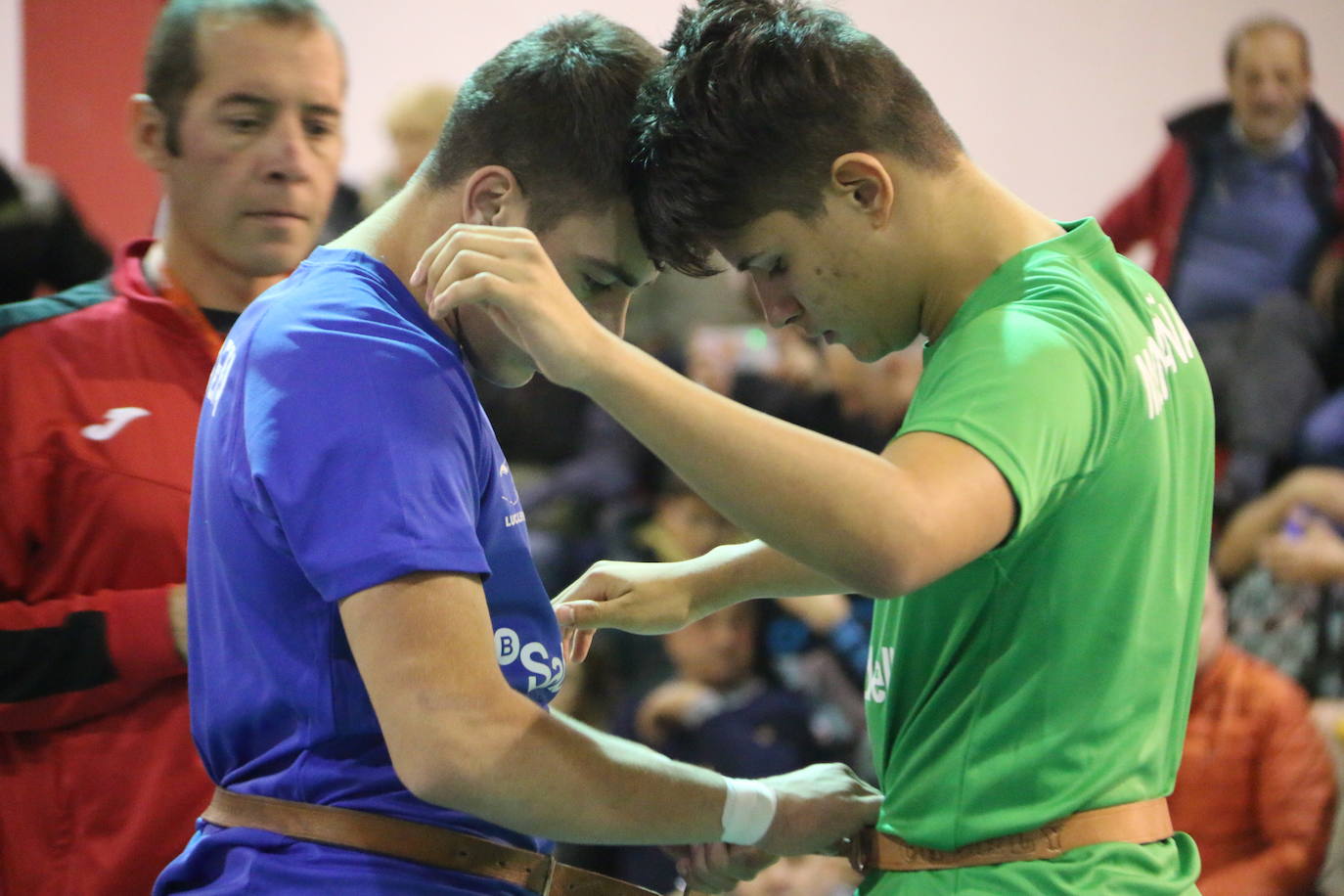 Fotos: La Montaña y La Ribera se miden Boñar