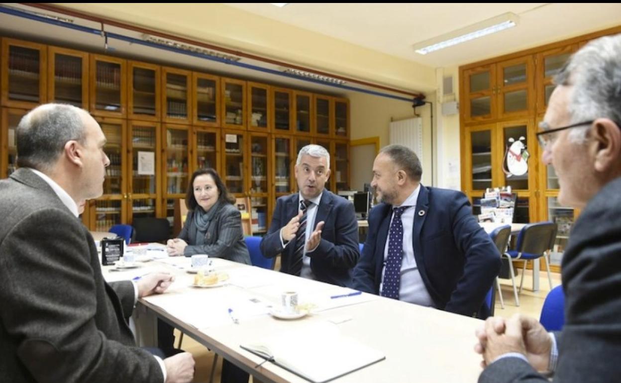 La reunión entre la Junta y la Xunta para el seguimiento del convenio se celebró en O Barco 