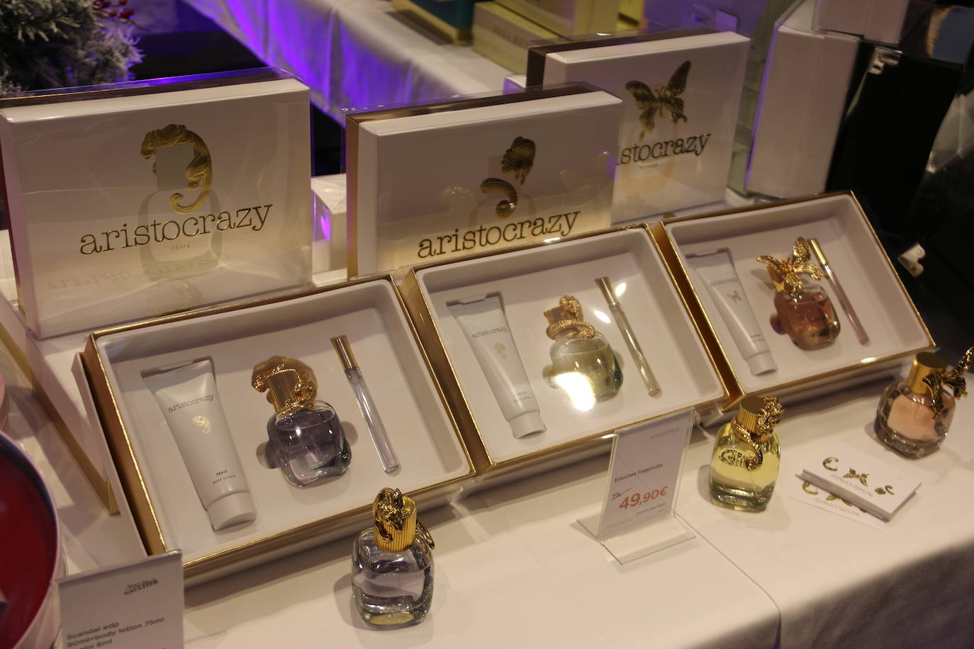 El conocido grupo de moda acercó sus novedades en perfumes en El Corte inglés.