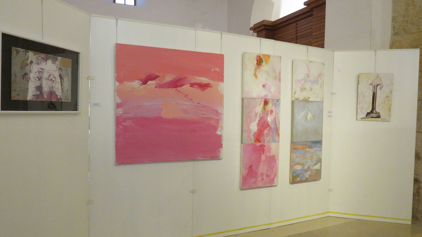 La iglesia acoge una muestra colectiva de diez artistas sobre pintura sacra