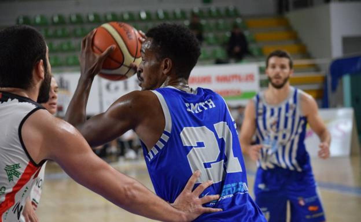 Lance de un partido del equipo berciano.