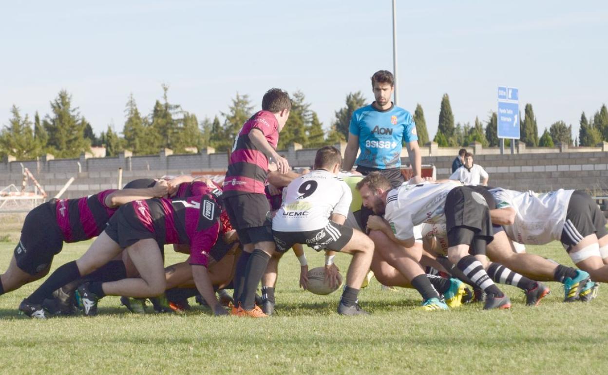 Imagen de un partido de rugby en el Área Deportiva de Puente Castro.