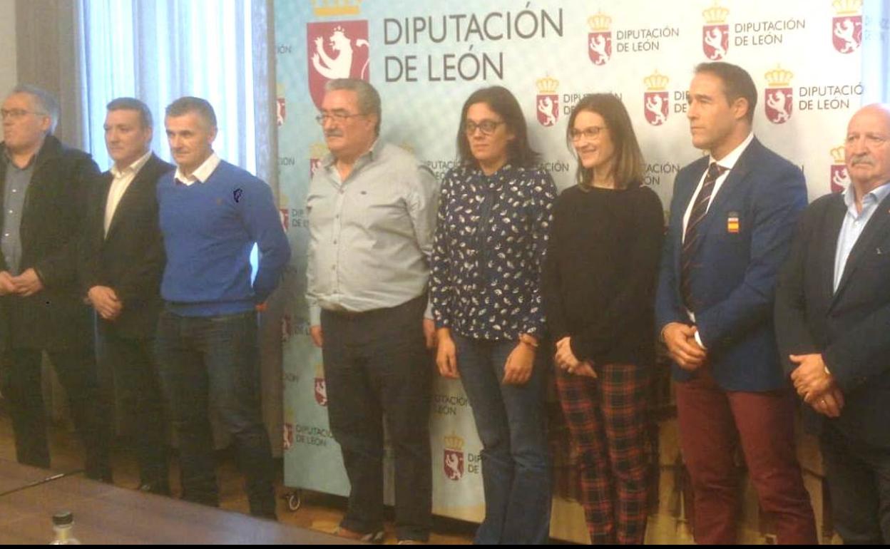 Foto de familia de la reunión. 