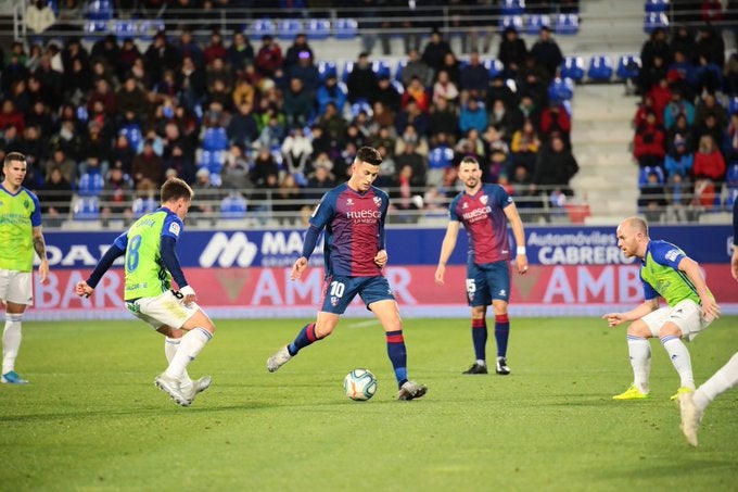 Derrota de la Ponferradina en su visita al Alcoraz de Huesca por 2-0