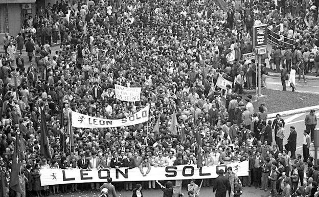 Manifestación por la autonomía leonesa en 1984.