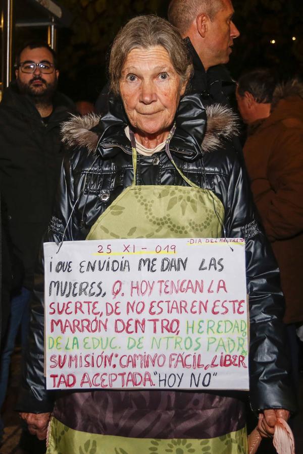 Fotos: Manifestación por el Día Internacional Contra la Violencia Machista