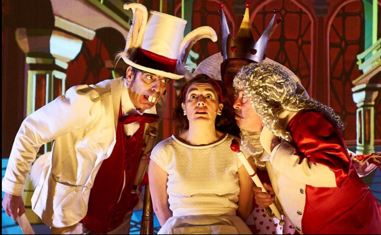 Teloncillo Teatro ofrece en el Bergidum 'Alicia'.