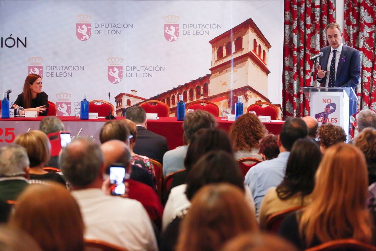 El ex presidente del Gobierno, José Luis Rodríguez Zapatero, asiste al acto institucional del Día Internacional de la Violencia contra la Mujer.