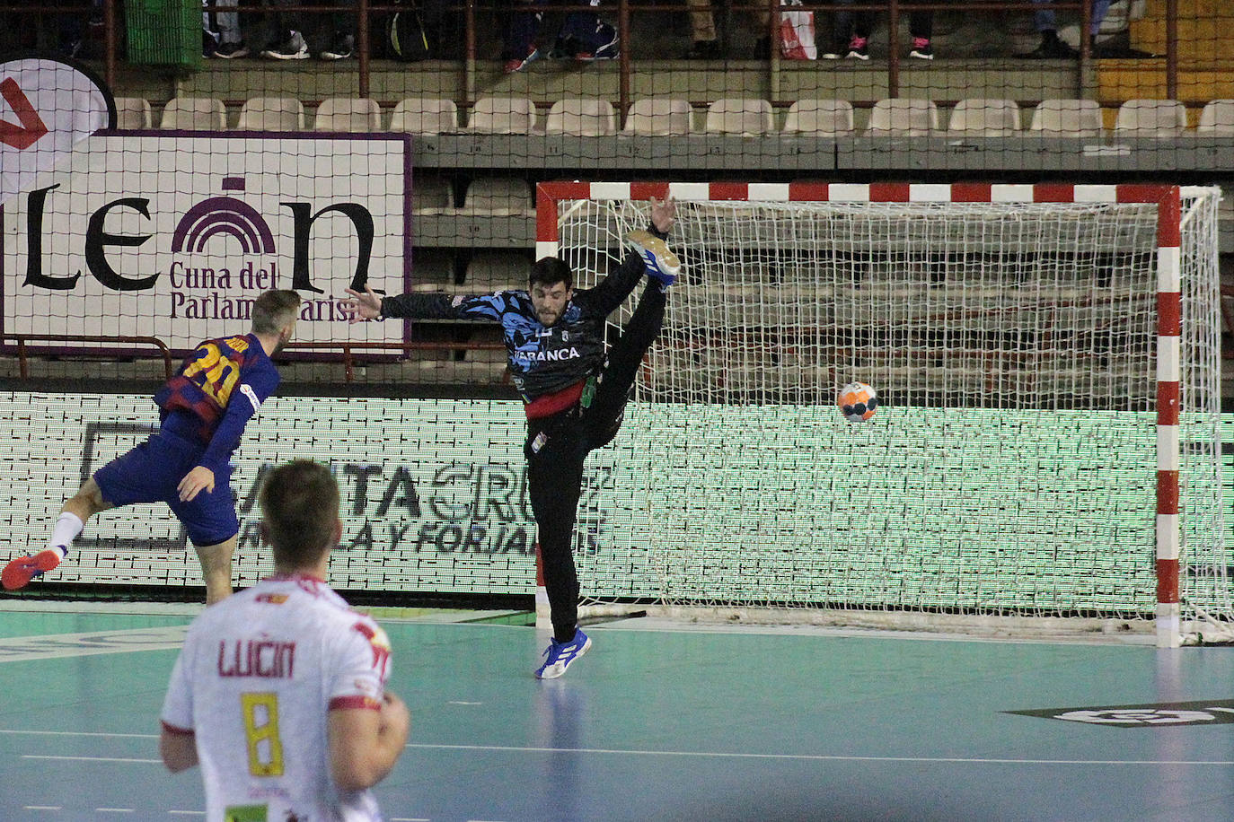 Fotos: Las imágenes del Abanca Ademar-Barça