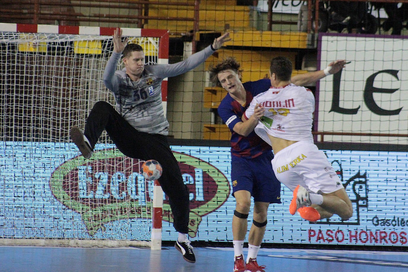 Fotos: Las imágenes del Abanca Ademar-Barça