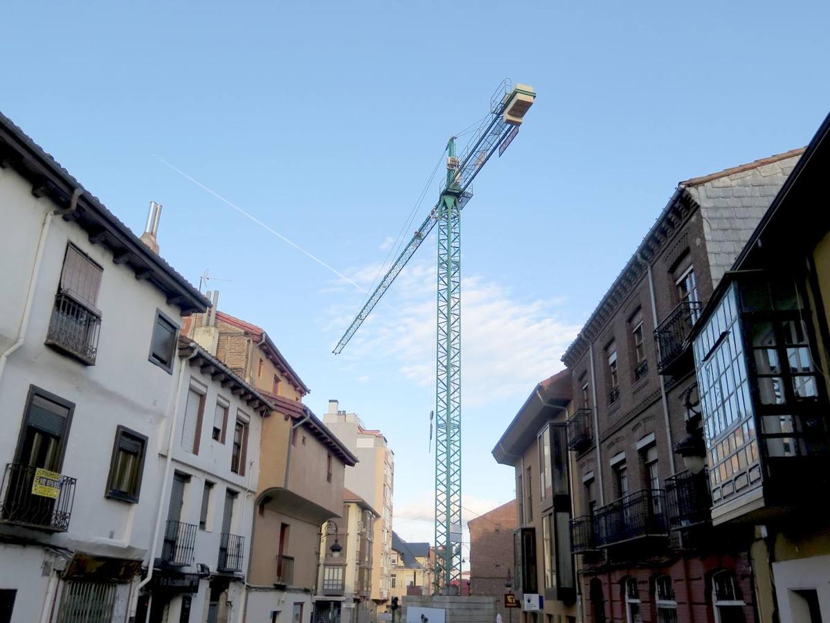 La nueva vecina de El Ejido: una llamativa grúa de 40 metros levantará un nuevo hotel en Panaderos