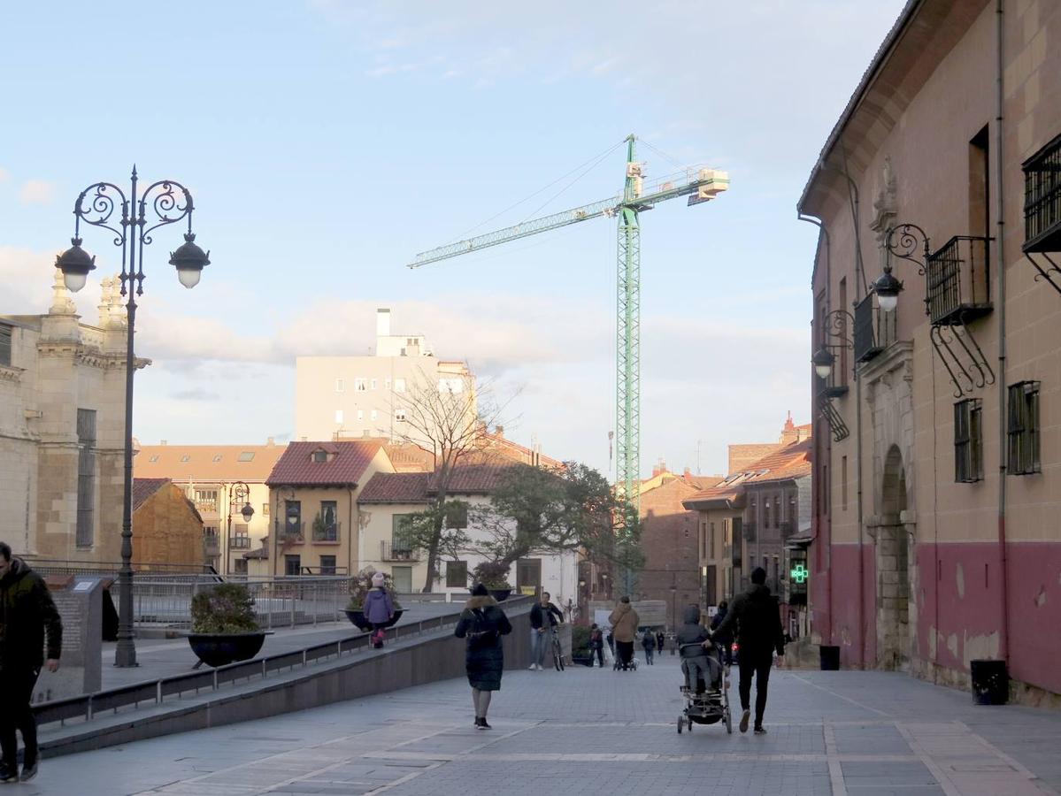 La nueva vecina de El Ejido: una llamativa grúa de 40 metros levantará un nuevo hotel en Panaderos