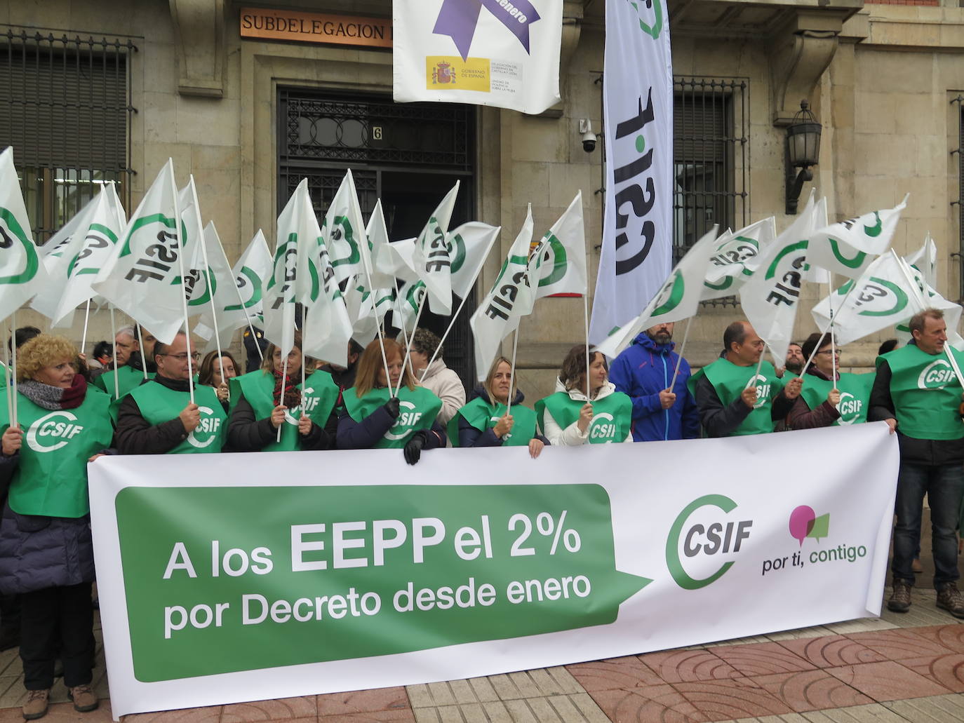 Fotos: Concentración del sindicato Csif ante las puertas de la Subdelegación del Gobierno