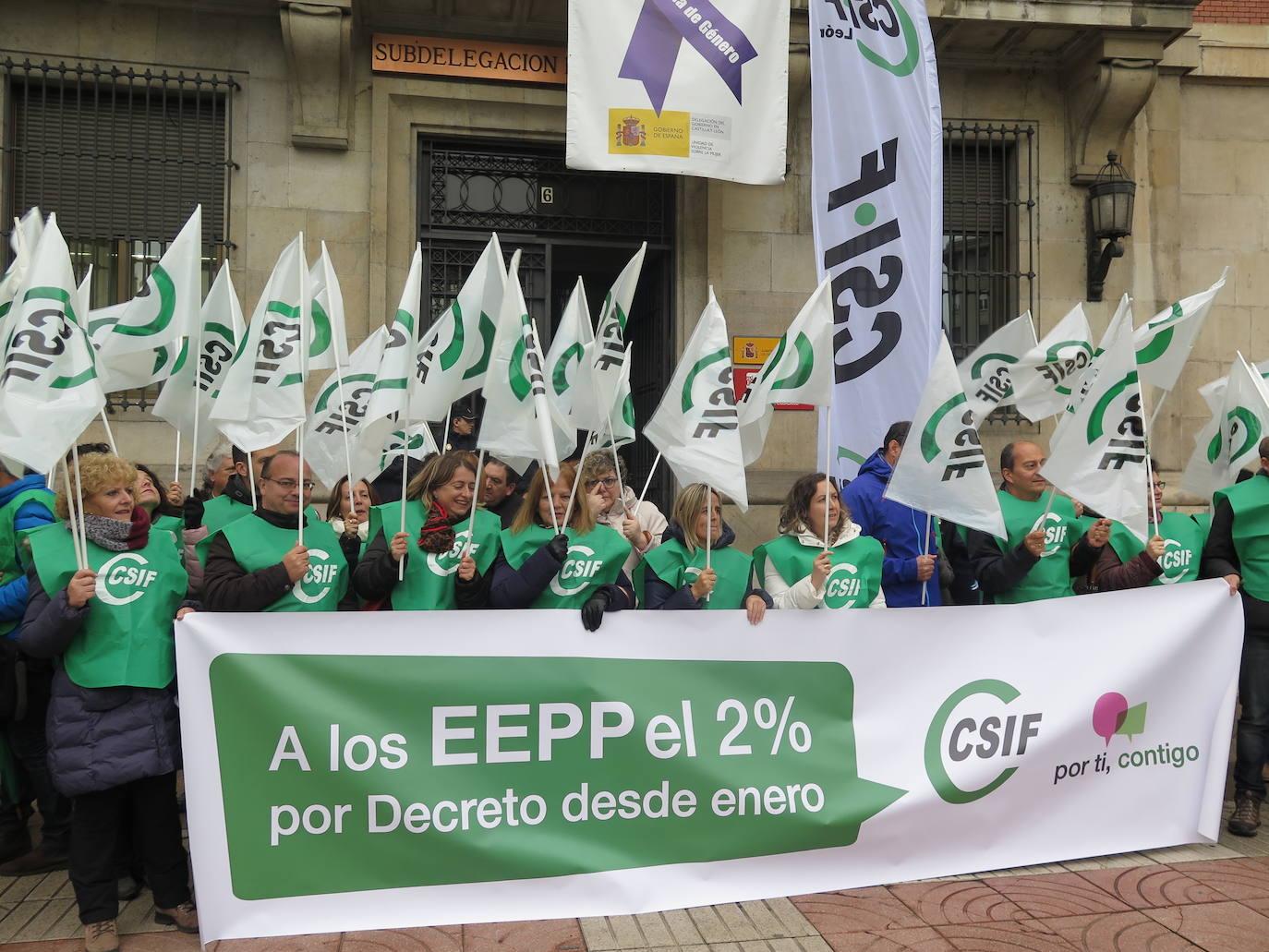 Fotos: Concentración del sindicato Csif ante las puertas de la Subdelegación del Gobierno
