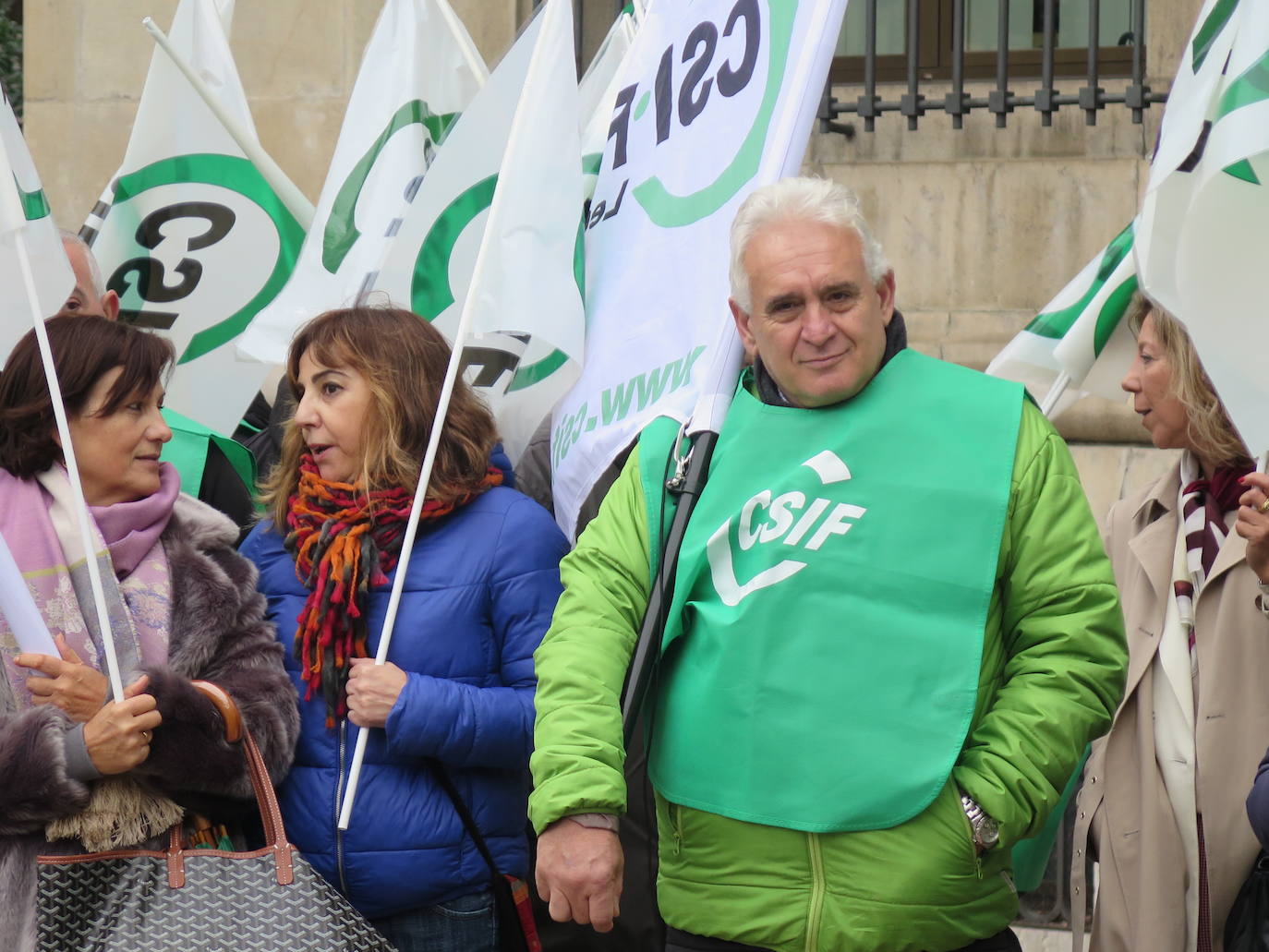 Fotos: Concentración del sindicato Csif ante las puertas de la Subdelegación del Gobierno