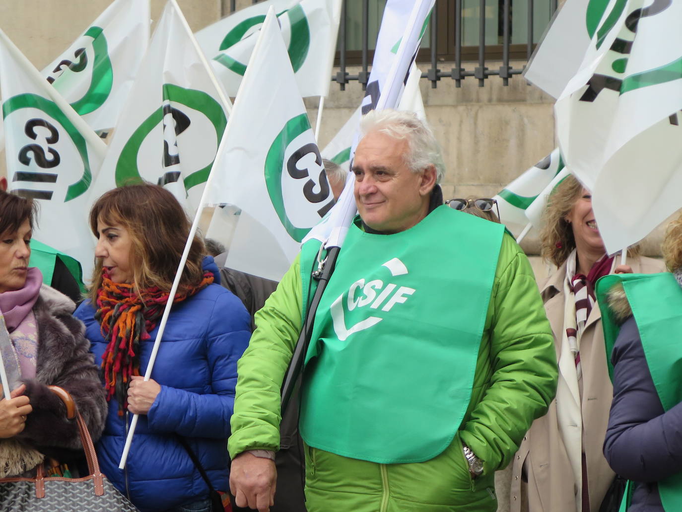 Fotos: Concentración del sindicato Csif ante las puertas de la Subdelegación del Gobierno