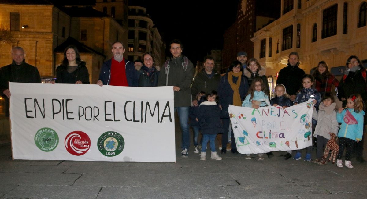 Fotos: Concentración contra el cambio climático en León