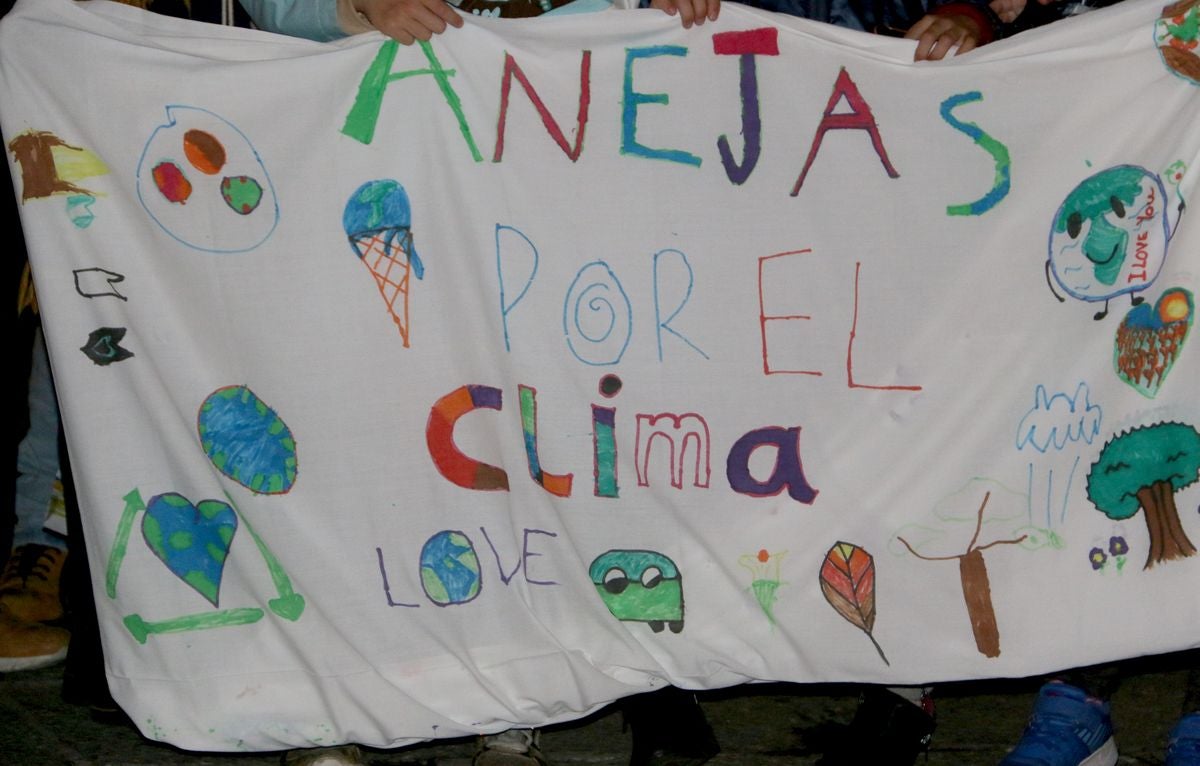 Fotos: Concentración contra el cambio climático en León