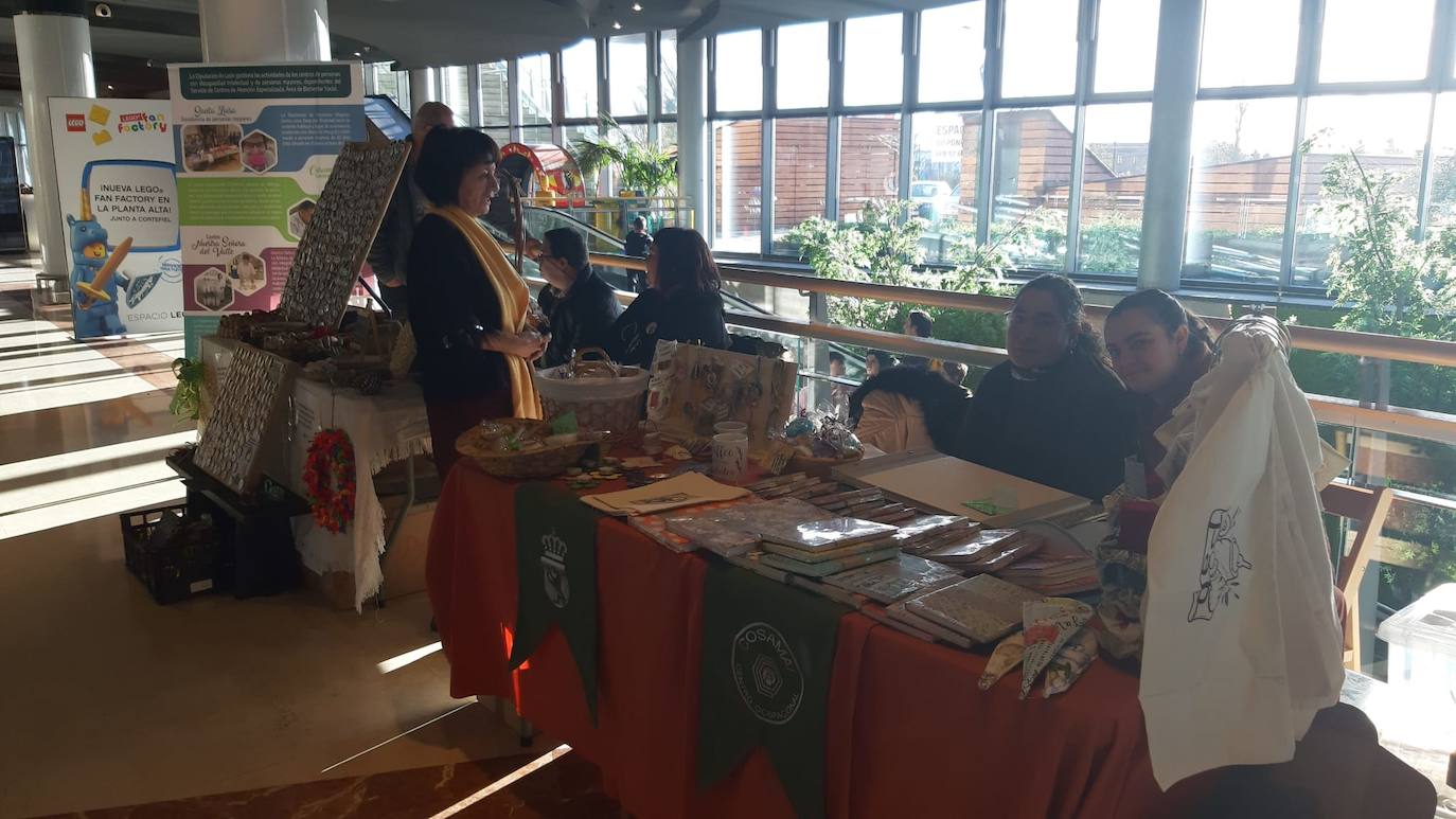 Fotos: El mercadillo solidario llega a Espacio León
