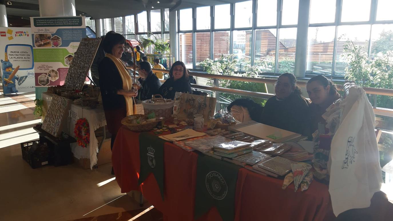 Fotos: El mercadillo solidario llega a Espacio León